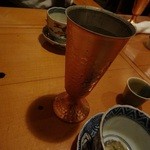 Tsuru Ni Tachibana - 和らぎ水は銅製のグラスで提供