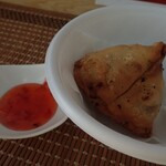 ナバビ ケバブ アンド レストラン - シンガラとマンゴチャツネ