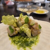 ル・プリスティン レストラン 東京 - 北海道産帆立貝 青林檎ガーキン 
                ハラペーニョ バターミルクバジル
