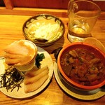 餃子 もつ鍋 鉄板焼肉 うどん 博多どんたく - 