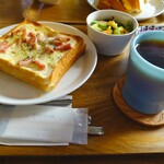 Princess Smile Chifunecho Honten - 特制火腿奶酪三明治早餐，热咖啡