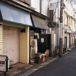 丿貫 - 店舗とその並び