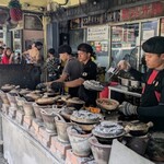 Heun Kee Claypot Chicken Rice - 店先で炊き込んでいます！