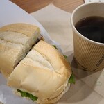 kitokoi - お料理①ブラジリアン・サンド(税込600円)
お飲み物①HOT珈琲(税込300円)
ブラジル産珈琲豆を使っているそうです