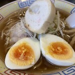 いせのじょう - しょうゆラーメン750円、ゆで卵80円