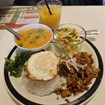 アジアン食堂 アチェチェ - ガパオライス　トムヤムクンセット