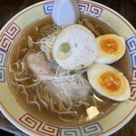 いせのじょう - しょうゆラーメン750円、ゆで卵80円