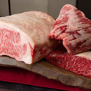 ロースのサーロインとリブロースがメイン。神戸牛をお値打ちに