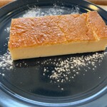 キャラバンコーヒースタンド - ベイクドチーズケーキ 520円