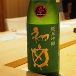 鯛良 - 日本酒　純米吟醸の　初亀 とってもまろやか、辛口と書いてありましたが、
      飲みやすくておいしかったです。