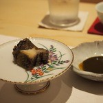 鯛良 - ●鮑の酒蒸し 肝ソース
      すごくやわらかな　鮑でした。（唐津産　黒鮑）
      肝ソースに付けていただけます。