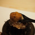 鯛良 - ●雲丹の茶碗蒸し（岩手産の雲丹）
      なんと器が雲丹！茶わん蒸しの中に雲丹たっぷり入っていました。