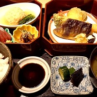 古今 本店 - 見た目以上のボリューム　焼魚はほっけ　つやつやご飯はおかわりＯＫ