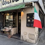 ジリオーラ - トリコローレが目印のコンパクトなファサード