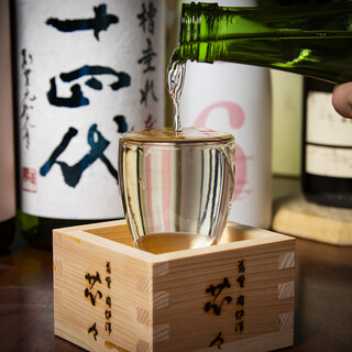 全国各地の拘りの日本酒と多種な中国茶を大人な空間で愉しむ