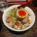 らーめん 鶏喰 - 味玉 辛味 のせ