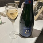 ル・マノアール・ダスティン - 冷やしておいた　残りのエスプリを　デザート用に新しいグラスで。