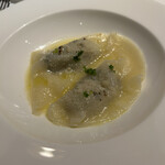 ル・マノアール・ダスティン - 牡蠣のオードブル　2皿目 ラビオリ包み