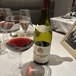 ル・マノアール・ダスティン - ピノをグラスで