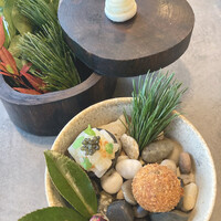 セリュー - ゆり根　メレンゲ、ヤリイカ　カリフラワー、コロッケ　生ハム