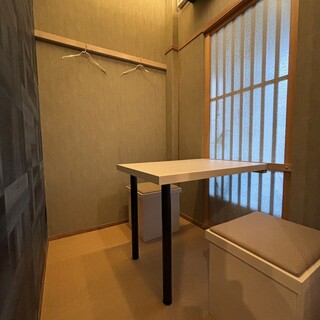 完全に仕切られた静かな空間で、大切な方との時間を落ち着いてお過ごしいただけます
                                          