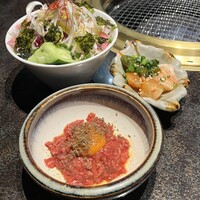 焼肉 徳川苑 - 名物トリュフ和牛ユッケ