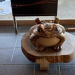 海鮮料理 みはる - カエル