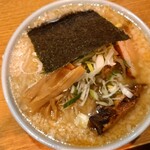 ラーメン華小屋 - 背脂みそラーメン　880円