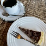 夏への扉 - クルミのタルト、コーヒー