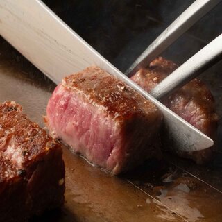 職人厳選の黒毛和牛は柔らかく風味豊かなメス牛の左側のみを使用