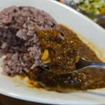 キッチン ブルー グローブ - カレールーをタップリ乗せて