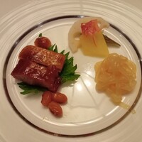 中国料理 彩龍 - 前菜（煮豆、焼き豚肉、焼き鴨肉、野菜酢漬け、クラゲ）