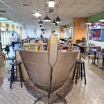  「海鮮船」(JC Mini Steamboat ）   - 店内　船盛型のカウンター席