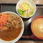 吉野家 - 肉だく牛魯珈カレー＋サラダセット（豚汁）