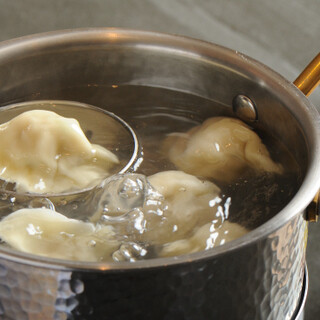 【熟練点心師の技を集結】味・形・品質にこだわった餃子を満喫