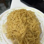 麥文記麵家 - 麺の下に海老雲呑がある。