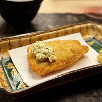 宮わき - ここで、あの山椒タルタルが活躍です。
                    ふわっふわで、これは好み〜♪
                    芥子とウスターソースの組み合わせも、これまた絶品！