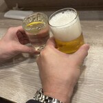 和風もつ料理 あらた - 特製ハイボールとビールで乾杯〜  ※ これはお店オリジナルのハイボール。作り方ほﾋﾐﾂ(ｏ>Д<)b