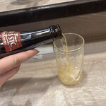 和風もつ料理 あらた - おっ！まる姐が注いでくれてる(⊙⊙)!!