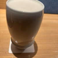 鮨 かうと - 陶器のグラスで…なんとクリーミーなキメ細かい泡(⊙⊙)!!