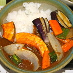 カレーハウス　M&G - ミニ野菜カレー ！揚げた野菜が甘さを増してカレーによく合い美味しい。