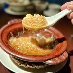 282190749 - ❼ふかひれ土鍋（ご飯）
                        〜しっかりと旨味が出たふかひれは、やっぱりそのまま土鍋スープとして頂い方が熱々でウマウマ♫