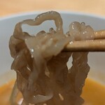 ニシムラ鮨TAKA - ちぢれ麺によく絡む。全粒粉かな。弾力ある麺