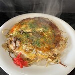 喜平 - 料理写真:◾️お好み焼き肉玉そば¥600
　※現金対応のみ
　※麺、肉、イカ天、野菜マシは各¥100