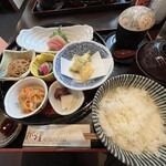 旬菜の味わい がら里 - 花かごランチ