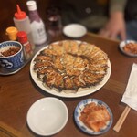 六曜館珈琲店 - 餃子(大24個) 1,300円 (1枚目)