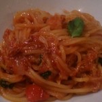 コモードキッチン - ズワイガニのトマトソースパスタ