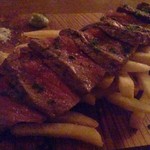 コモードキッチン - ランプ肉ステーキ