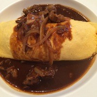 びふてき洋食存じやす - きちんと成型されたオムライス。でも意外とふわふわ。