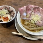 麺屋 聖 - 淡竹と炙りレア焼豚丼